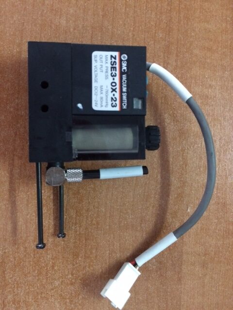 SMC ZSE3-0X-23 Pressure Switch 12-24vdc