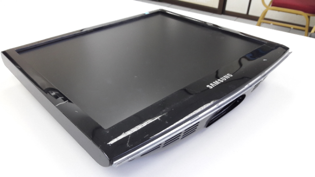 Samsung 733N 17' LCD Monitor (1280 x 1024)